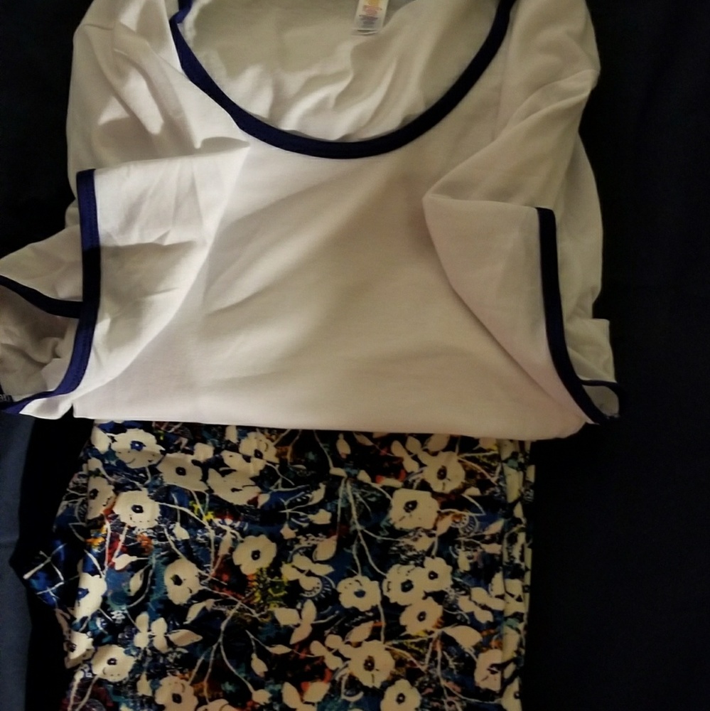 Lularoe outfit 🦄 3xl Classic Tee and TC2 leggings